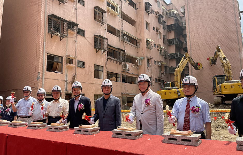 民生社區延壽國宅J區海砂屋今日動工拆除