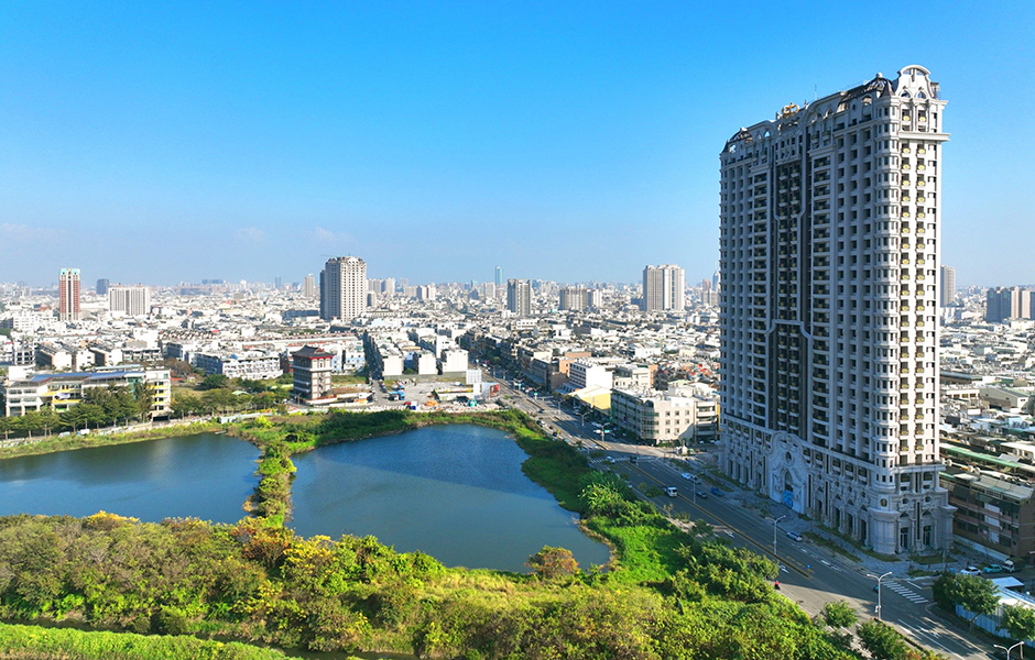 每戶百坪起跳的豪宅案「湖美帝璟」