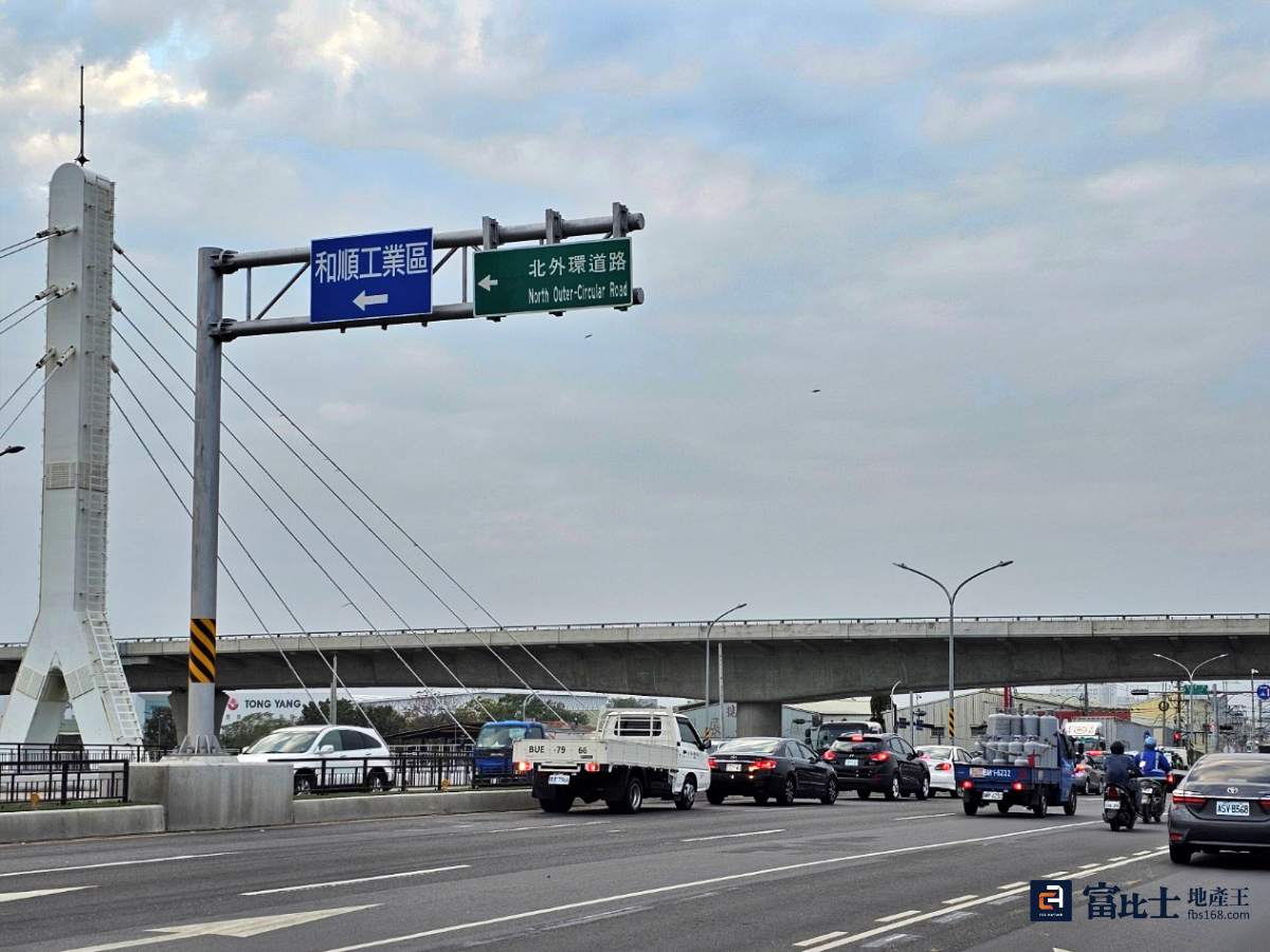 有感於通勤時間車流增加,北外環為南科跟市區重要的交通建設。(圖/記者蘇茵慧) 有感於通勤時間車流增加,北外環為南科跟市區重要的交通建設。(圖/記者蘇茵慧)
