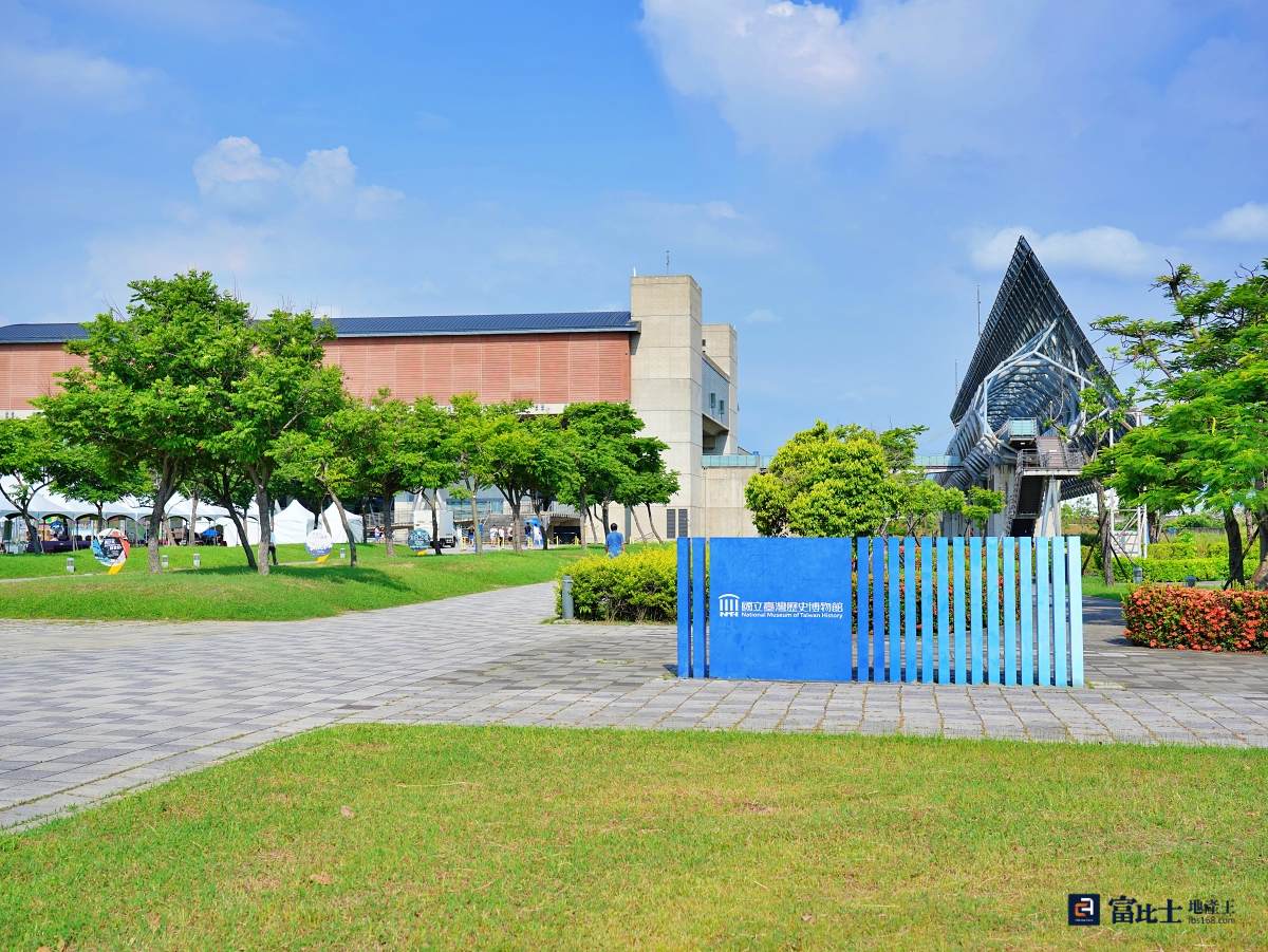 與萬坪綠意的史博館當鄰居，是其他區域難以取代的。（圖／記者蘇茵慧）