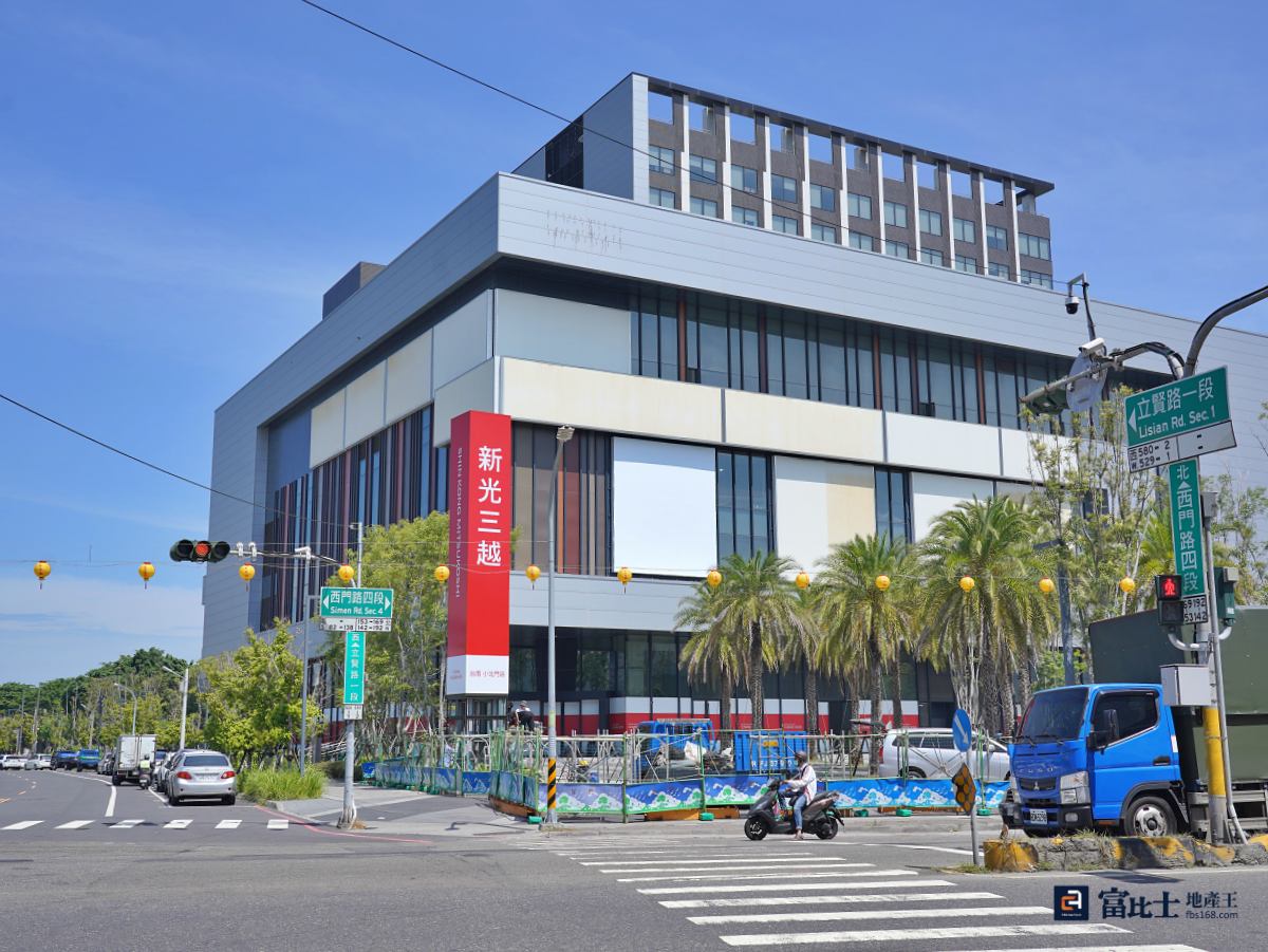車程5～10分鐘可達Costco 好市多、全聯超市，以及8月底要開幕的新光三越南山廣場，區域機能便利。（圖／記者蘇茵慧）