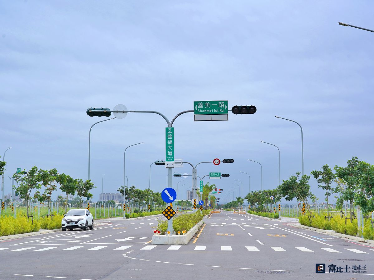 台南市政府地政局推出今年第一次區段剩餘建築用地標售案，住、商皆有，市場認為測風向、試水溫居多。（圖／記者蘇茵慧）
