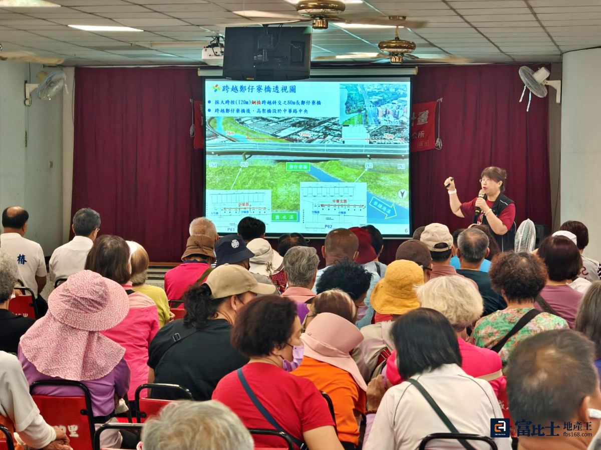北外環四期（東工區）舉行公聽會，預計明年中取得用地，會議中雖遭遇民眾反彈，但工務局表示將採行「沿鹽水溪南、北兩側配對路線方案」。（圖／記者蘇茵慧）