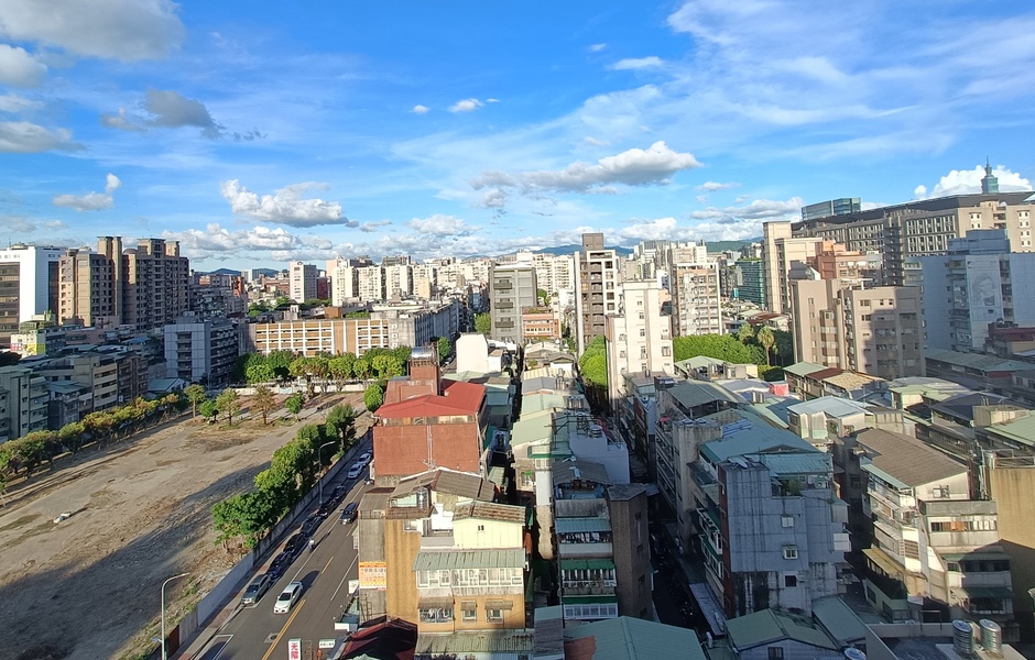 央行示警房市錢潮淹水警報     五大行房貸單月爆量 1217 億