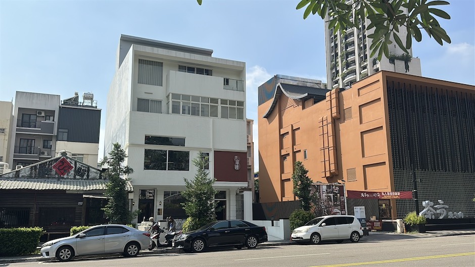 「九華樓台中店」選址七期朝富路232號整棟建築，原址為薰衣草森林集團總部。（圖／記者莊亞築攝）