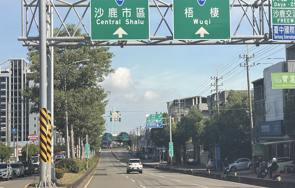 台中海線沙鹿街景，過去房價最高曾衝上5字頭，如今部分新案打出2字頭攬客。（圖／記者莊亞築攝）