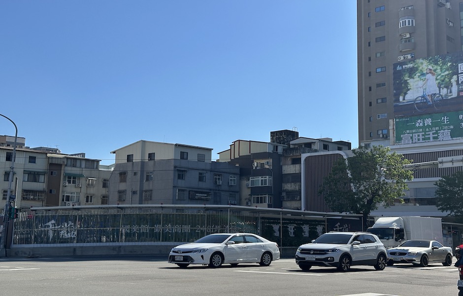 數據顯示台中危老核准案恐連兩年下滑，但近幾年不少大型建商仍積極投入危老推案。（圖／記者莊亞築攝）