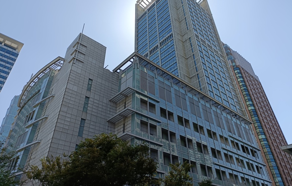 AI 浪潮下的商辦大風吹  科技巨頭搶地擴廠 傳產賣樓換現金求轉型