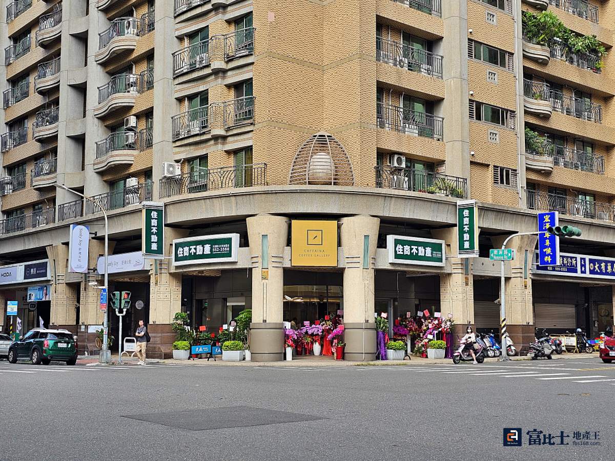 天威商用不動產雙店開幕，首創將房仲服務結合餐飲品牌與專業顧問的複合式經營模式。（圖／記者蘇茵慧）