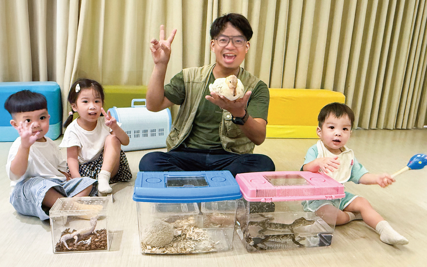 圖2 風趣專業的蝌蚪老師團隊帶領孩子近距離接觸動物明星們。(圖煙波國際觀光集團提供).jpg
