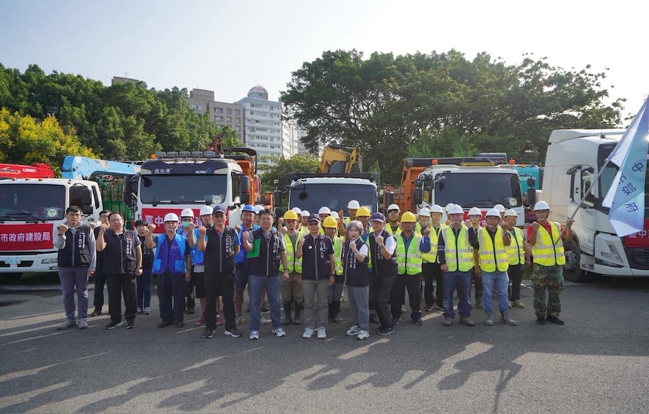 0首圖-建設團隊貫徹市長盧秀燕-同島一命-哪裡有需要台中隊就在哪裡-的精神_0.jpg