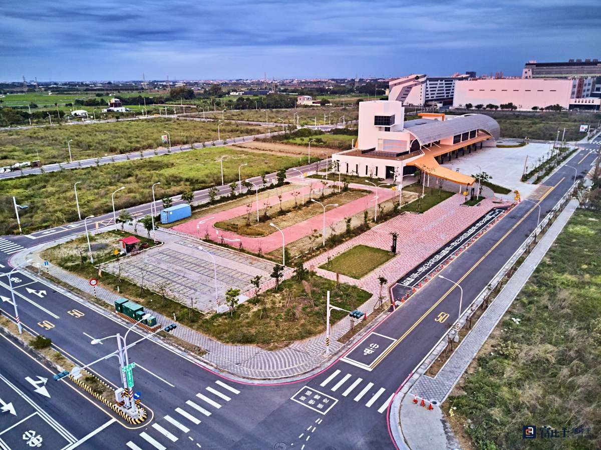 新營客運轉運中心本次釋出5筆產業專用區土地,建蔽率60%、容積率200%。(圖片提供/台南市地政局) 新營客運轉運中心本次釋出5筆產業專用區土地,建蔽率60%、容積率200%。(圖片提供/台南市地政局)