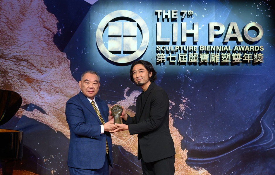 1761216661434723.jpg 圖2. 第七屆麗寶雕塑雙年獎由日本藝術家本郷芳哉 HONGO Yoshiya獲得金獎.jpg