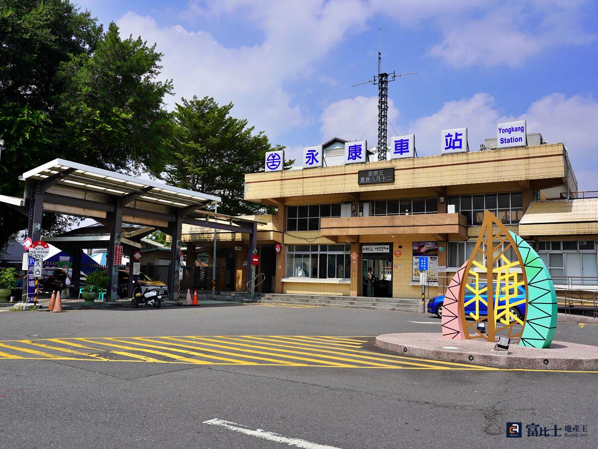 鐵路地下化核定至永康車站,周邊除了本就有小而美的生活圈外,未來還有車站北側產業專區規劃。(圖/記者蘇茵慧) 鐵路地下化核定至永康車站,周邊除了本就有小而美的生活圈外,未來還有車站北側產業專區規劃。(圖/記者蘇茵慧)