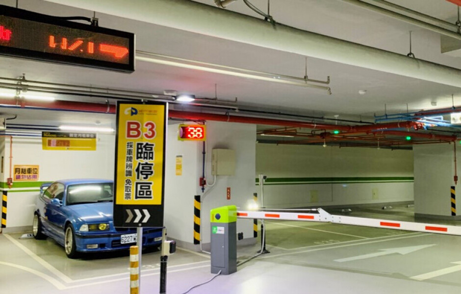 政策 8 年失敗 北市共享車位崩盤 商辦釋出 600 格成效歸零 政策 8 年失敗 北市共享車位崩盤 商辦釋出 600 格成效歸零