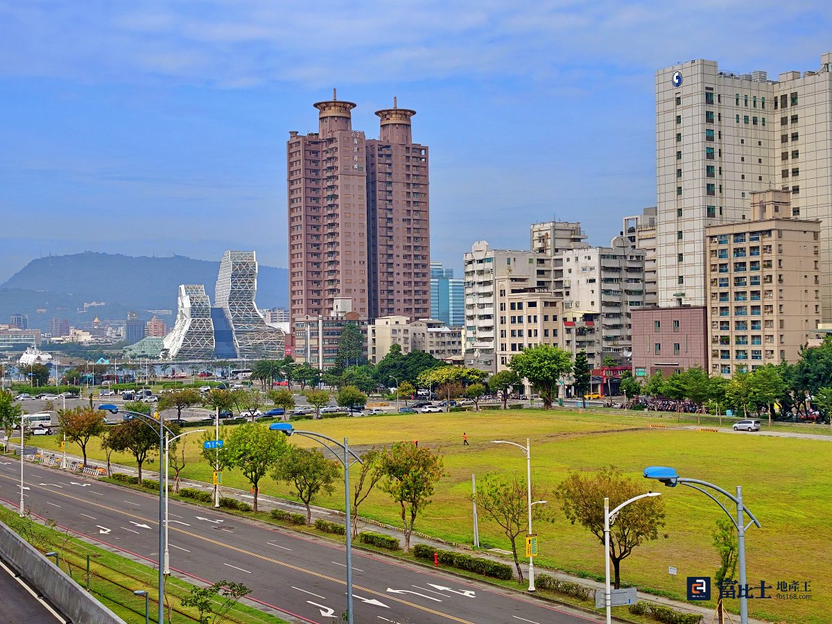交通部上周推出亞灣區特貿一設定地上權案，基地位於旅運中心正對面，希望開發商辦、會展、旅館及商場。（圖／記者蘇茵慧）