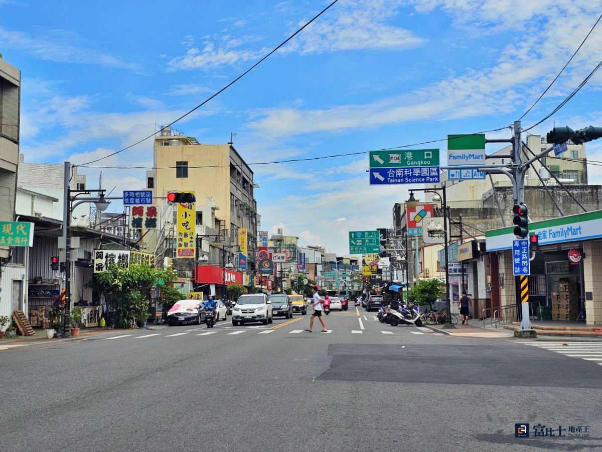 台南房市進入盤整期,地政局公布,今年9月住宅價格指數微跌,新市、佳里跌幅最深。(圖/記者蘇茵慧) 台南房市進入盤整期,地政局公布,今年9月住宅價格指數微跌,新市、佳里跌幅最深。(圖/記者蘇茵慧)