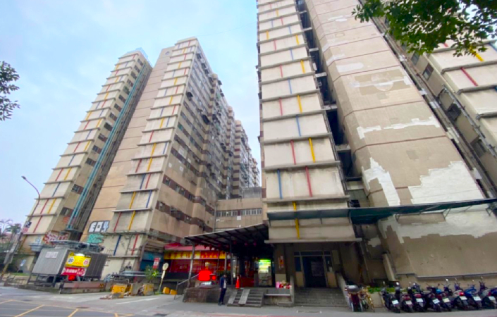 猛鬼大樓改建爭議 攤商怒控承諾跳票 猛鬼大樓改建爭議 攤商怒控承諾跳票