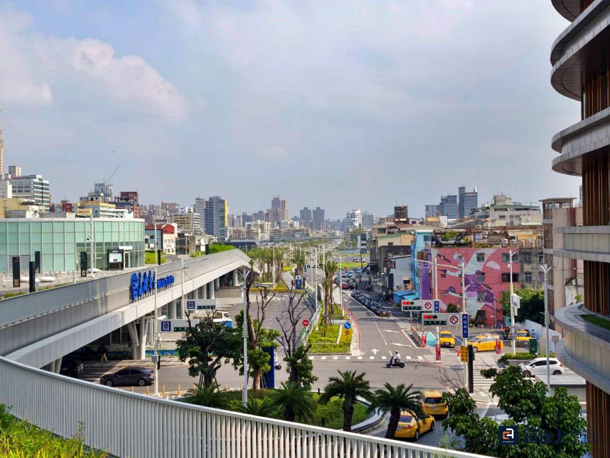 車專四街廓、商四街廓區,都屬高雄車站第一環,未來將興建大樓。(圖/記者蘇茵慧) 車專四街廓、商四街廓區,都屬高雄車站第一環,未來將興建大樓。(圖/記者蘇茵慧)